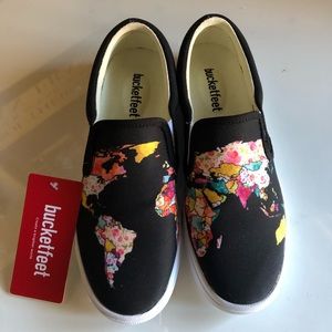 Bucketfeet women’s (6) NWT World map slip ons